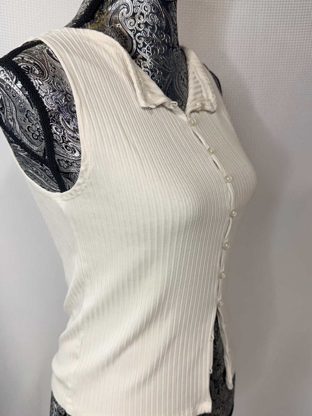 Abercrombie & Fitch Cream Ribbed Button-Front Tank - Picture 10 of 14